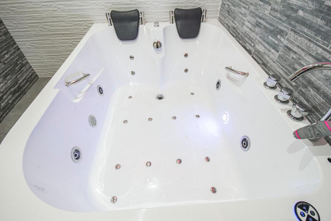 Royal Playa Suite And Apartament -Private Parking- Self Chek Out 카타니아 외부 사진