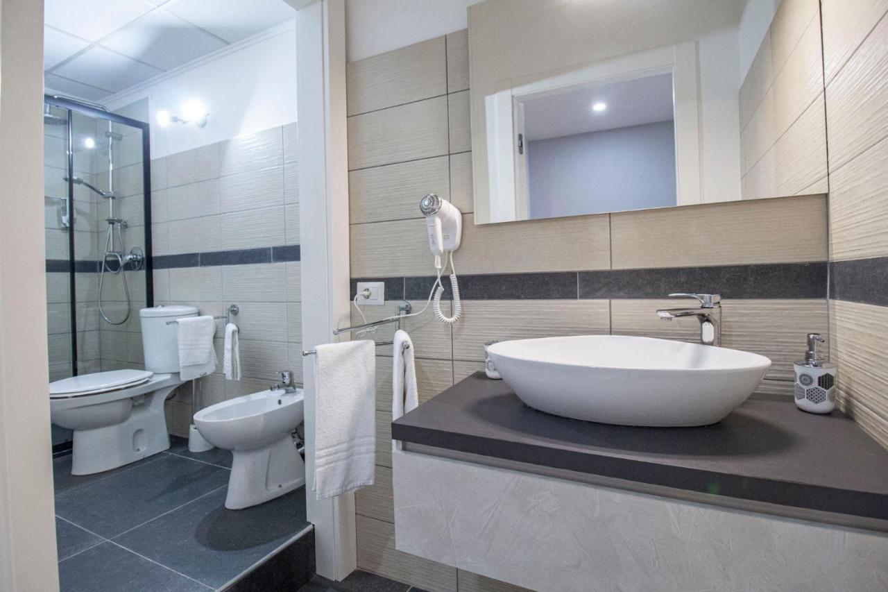 Royal Playa Suite And Apartament -Private Parking- Self Chek Out 카타니아 외부 사진