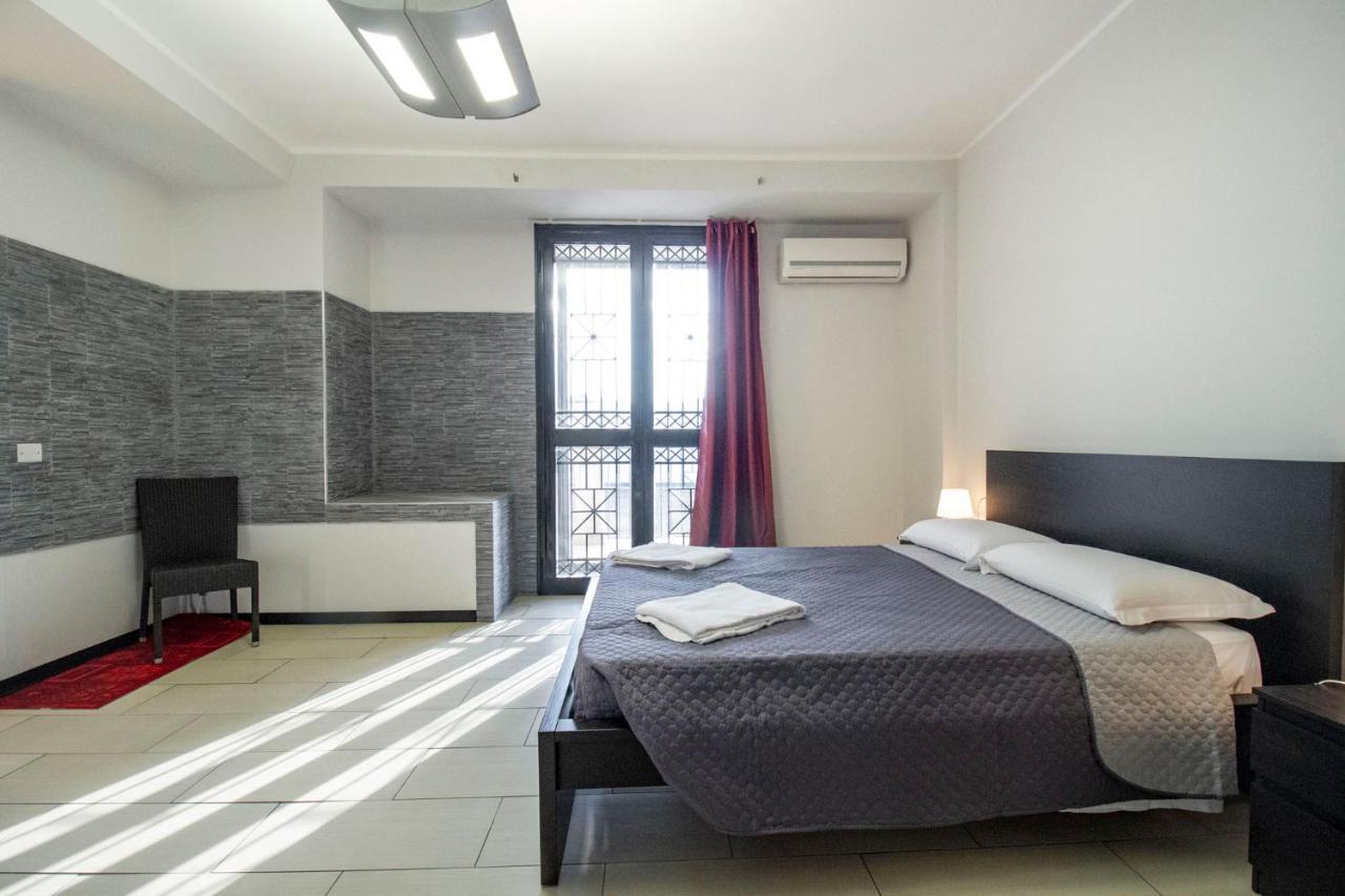 Royal Playa Suite And Apartament -Private Parking- Self Chek Out 카타니아 외부 사진