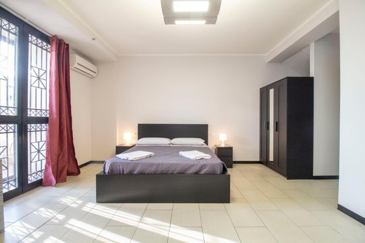 Royal Playa Suite And Apartament -Private Parking- Self Chek Out 카타니아 외부 사진