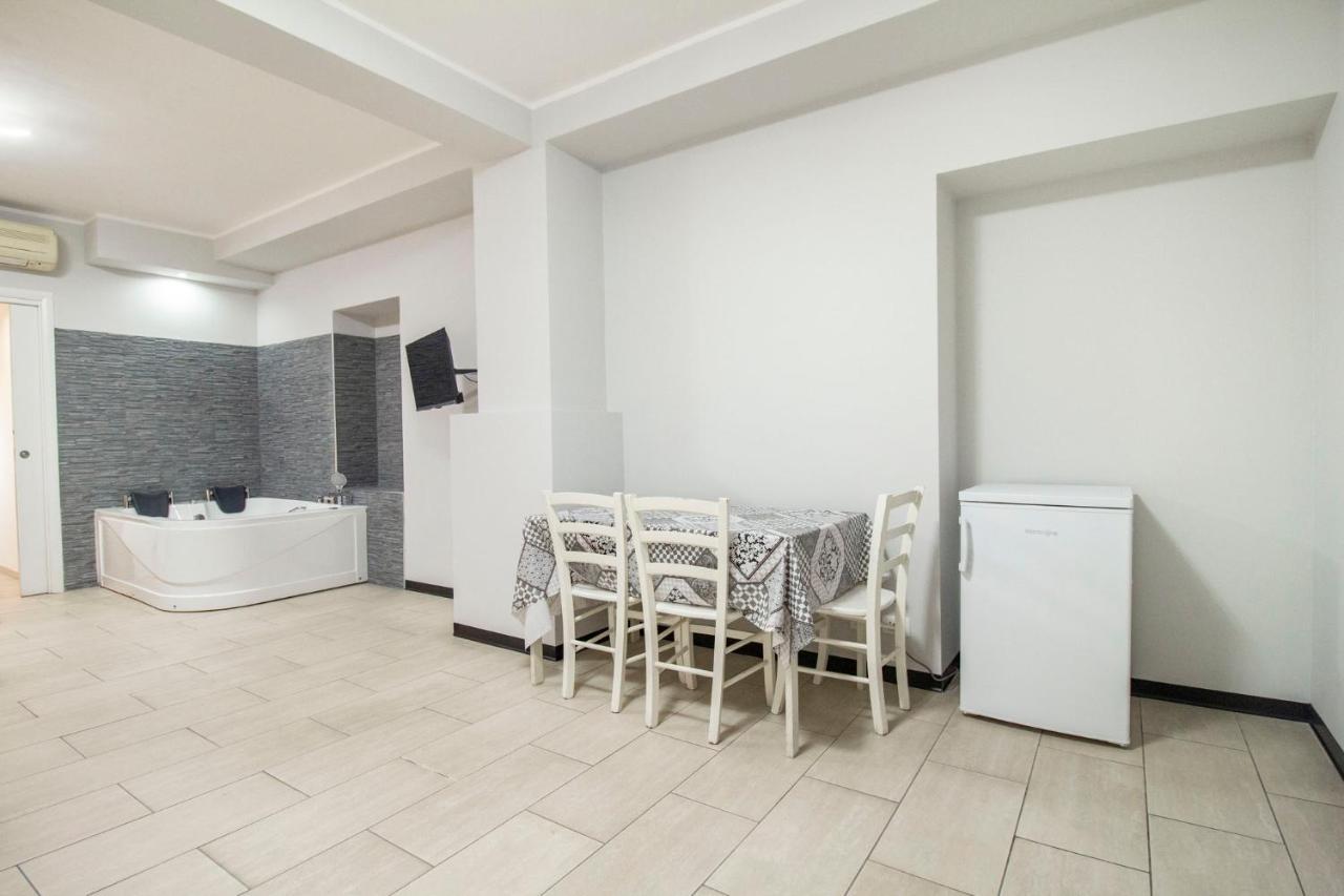 Royal Playa Suite And Apartament -Private Parking- Self Chek Out 카타니아 외부 사진