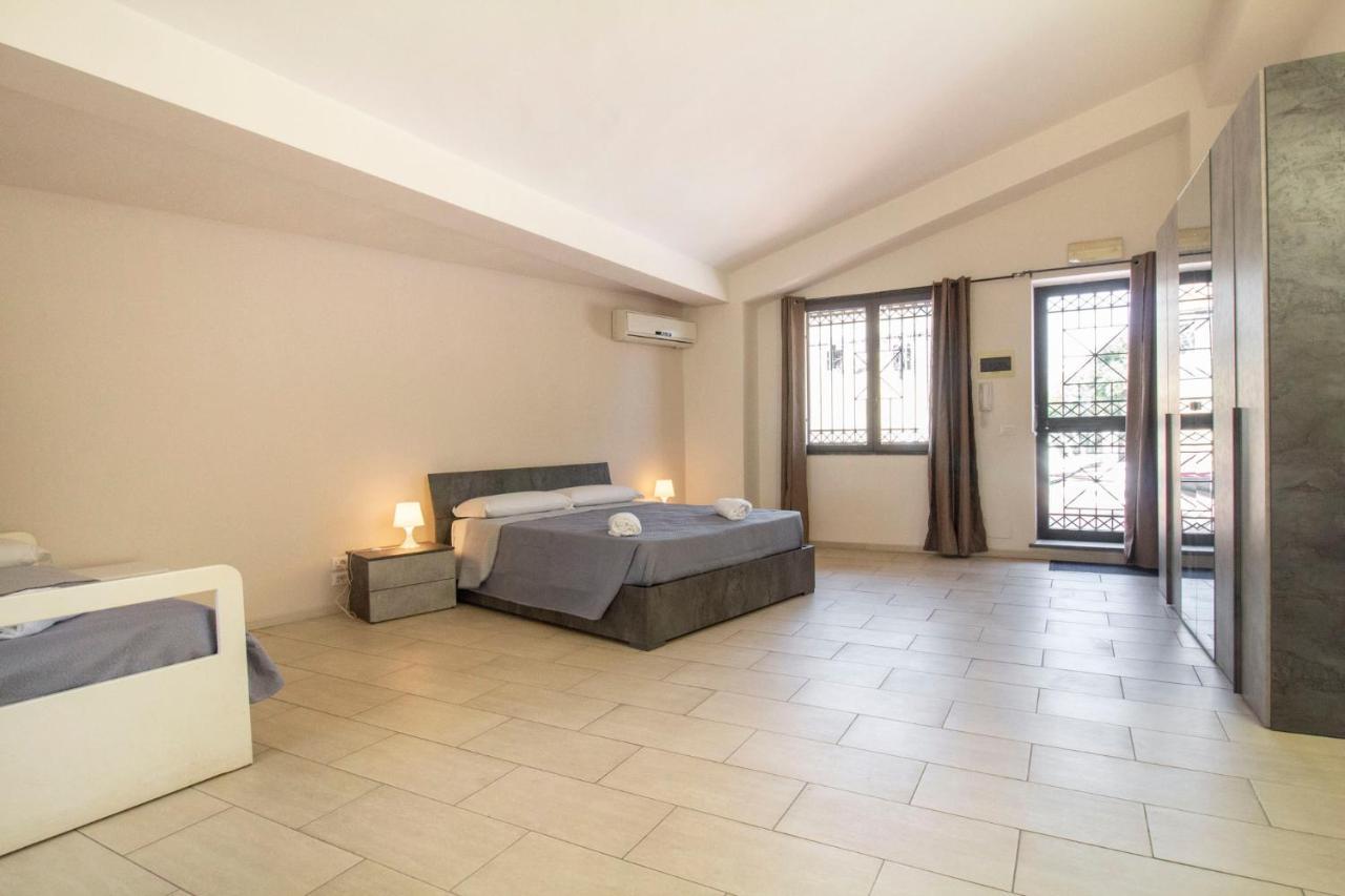 Royal Playa Suite And Apartament -Private Parking- Self Chek Out 카타니아 외부 사진
